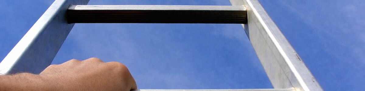 Eine Leiter, die in den Himmel reicht