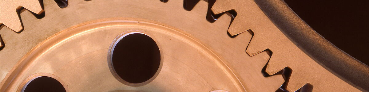 Ein Foto von Zahnrädern, die ineinander greifen.
